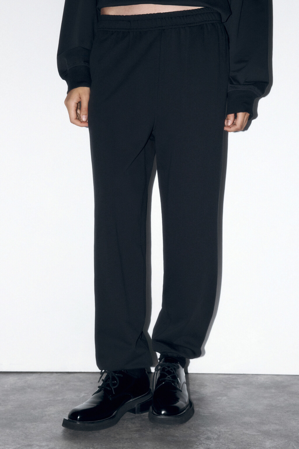 Брюки-джоггеры базовые из футера - цвет черный - 2