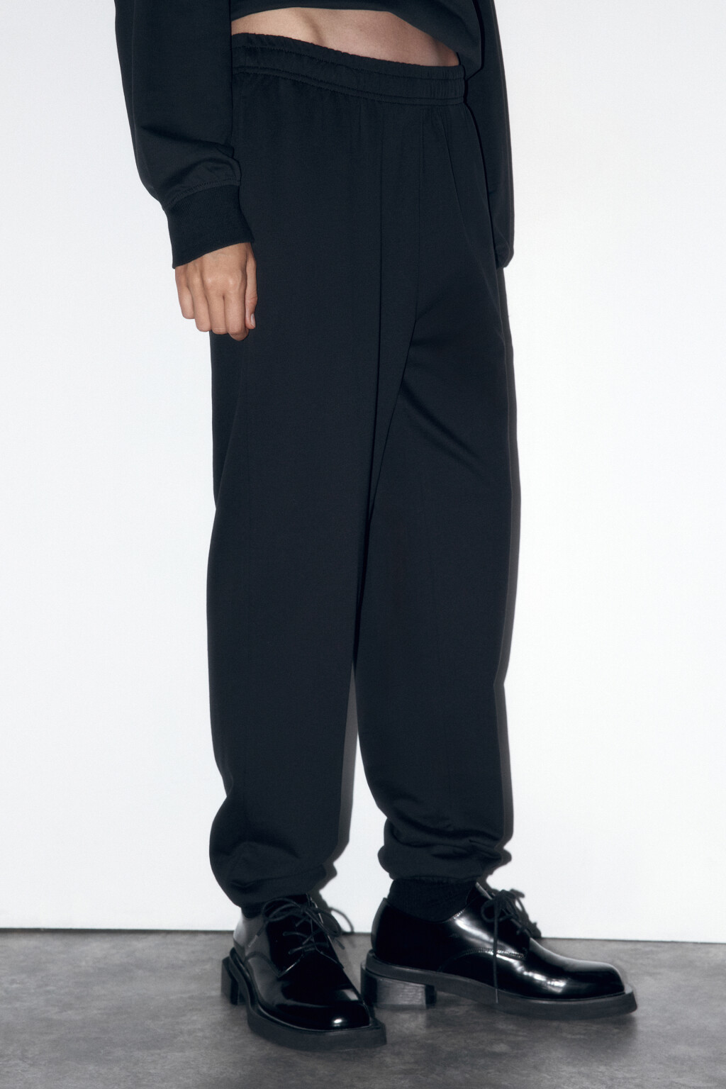 Брюки-джоггеры базовые из футера - цвет черный - 3