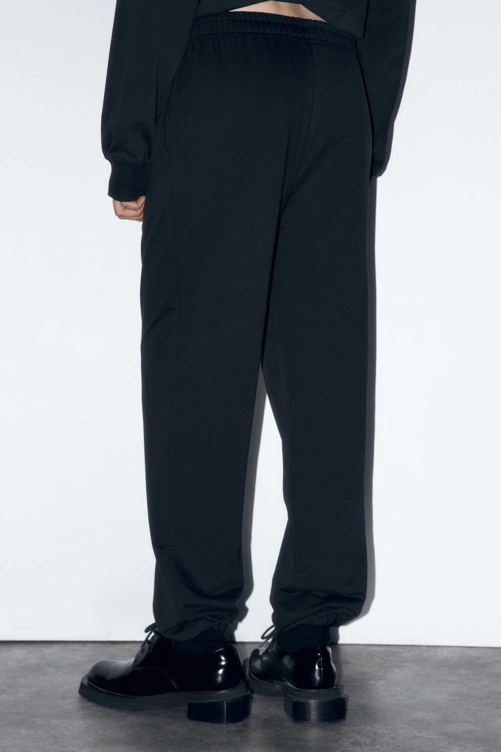Брюки-джоггеры базовые из футера - цвет черный - 4