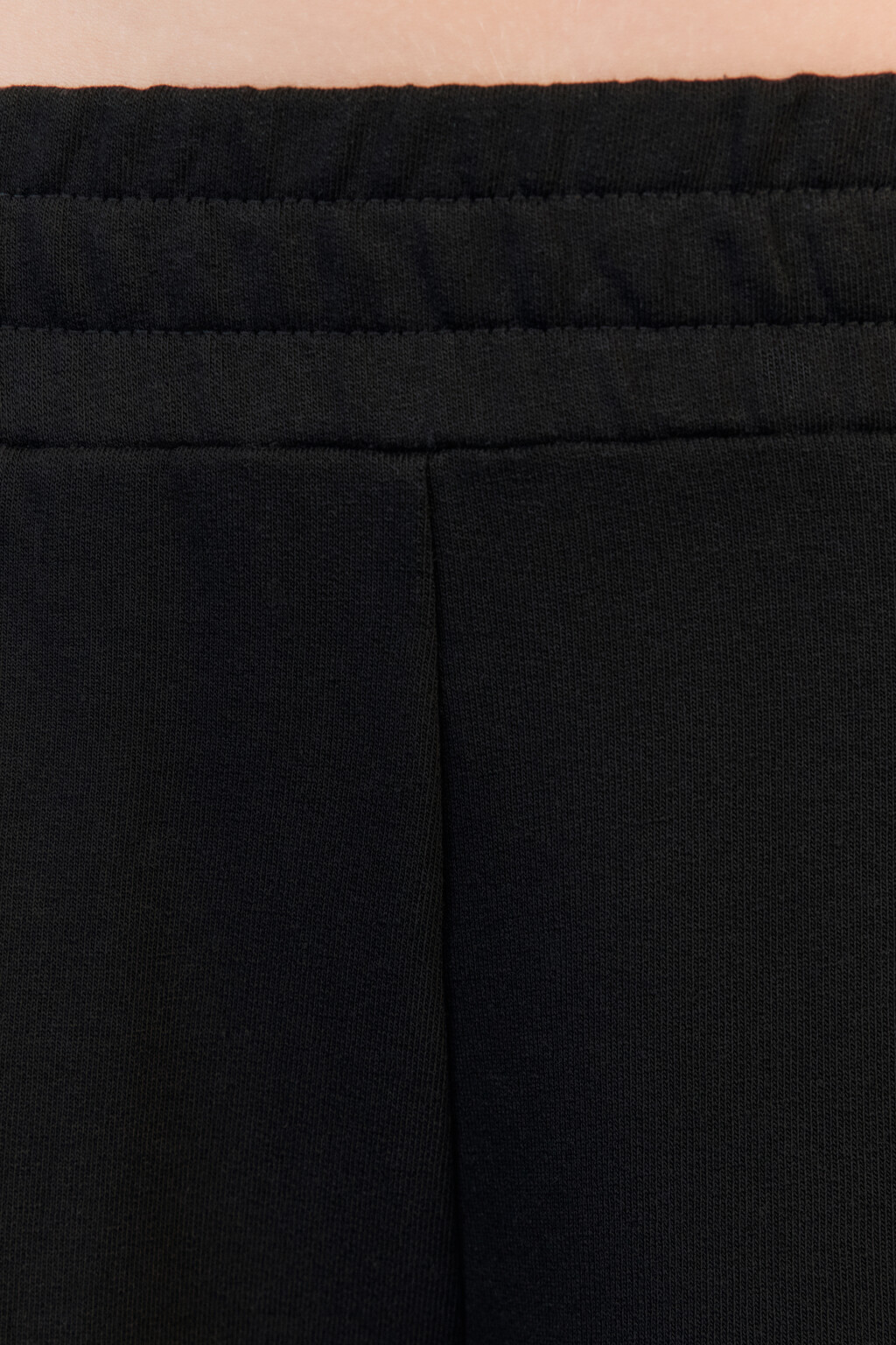 Шорты-бриджи из футера с открытыми срезами - цвет черный - 5