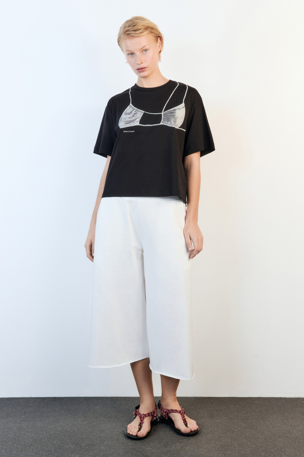 Шорты-бриджи из футера с открытыми срезами - цвет бежевый - 1