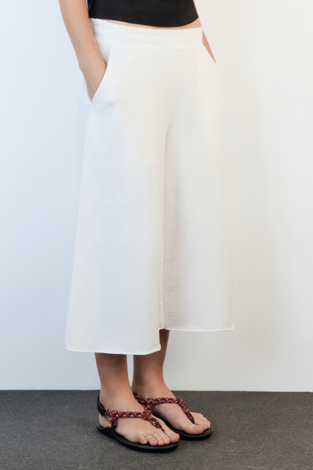 Шорты-бриджи из футера с открытыми срезами - цвет бежевый - 3