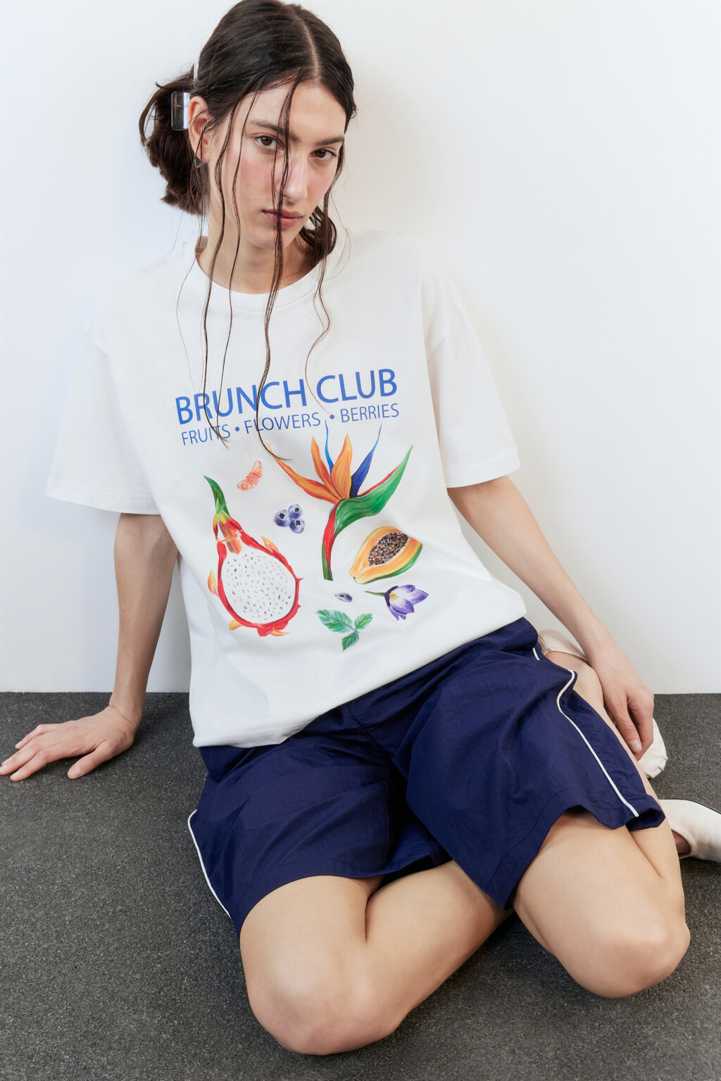 Футболка хлопковая свободная с принтом - цвет белый - 2