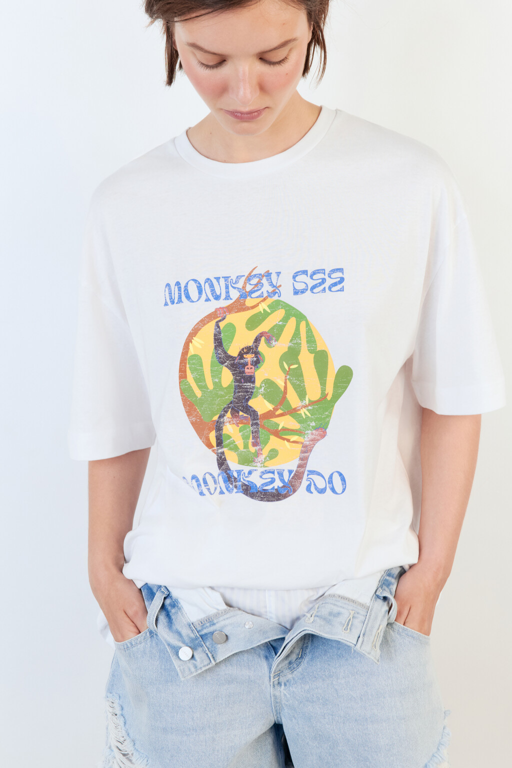 Футболка oversize с вареным эффектом и принтом - цвет белый - 1