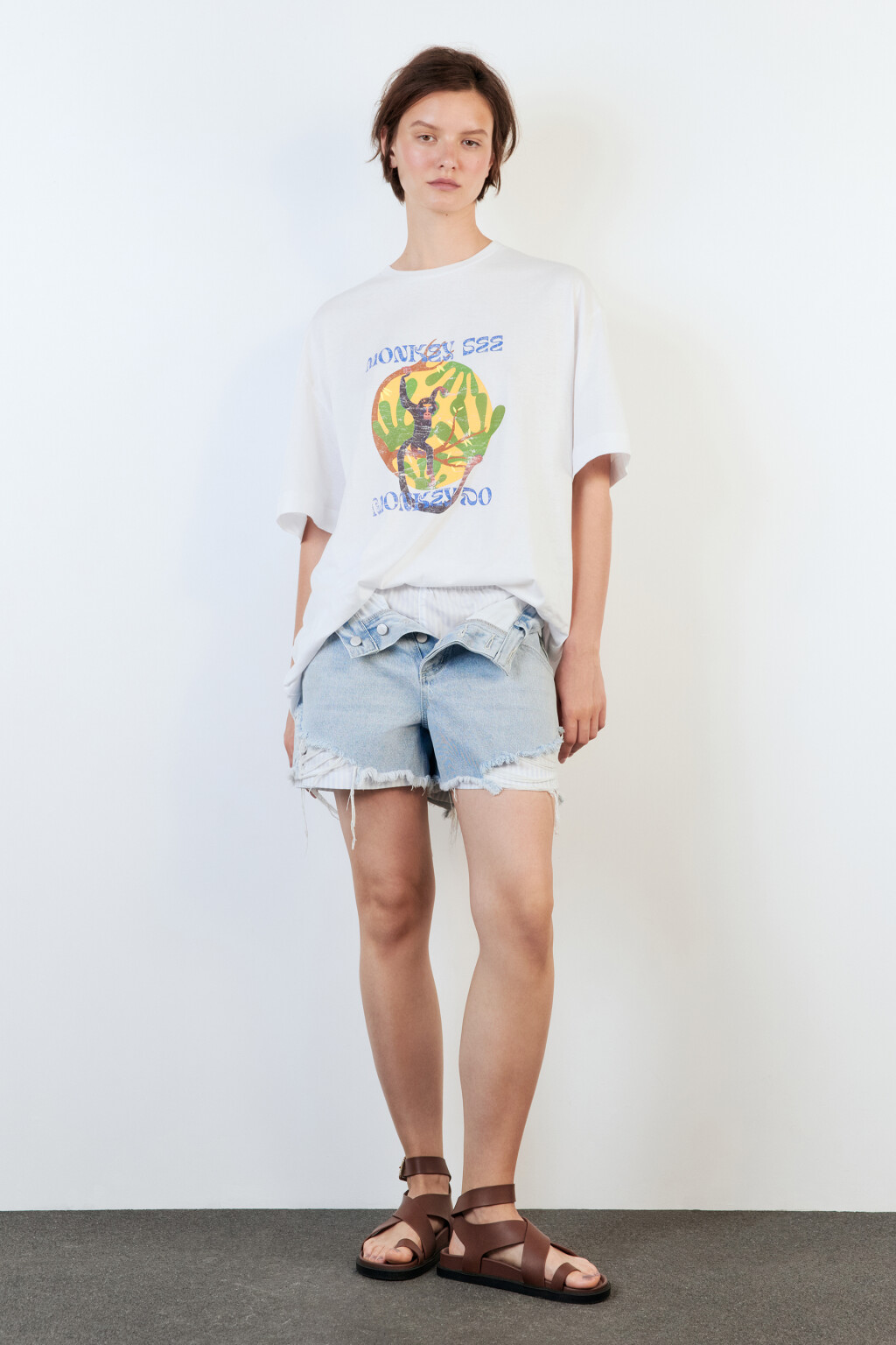 Футболка oversize с вареным эффектом и принтом - цвет белый - 5