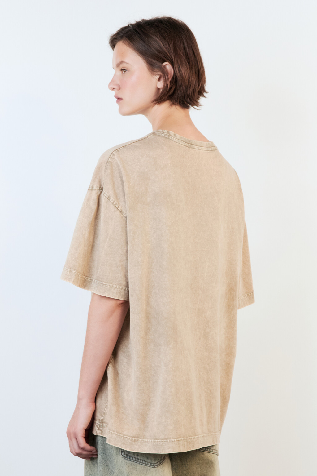 Футболка oversize с вареным эффектом и принтом - цвет бежевый - 4