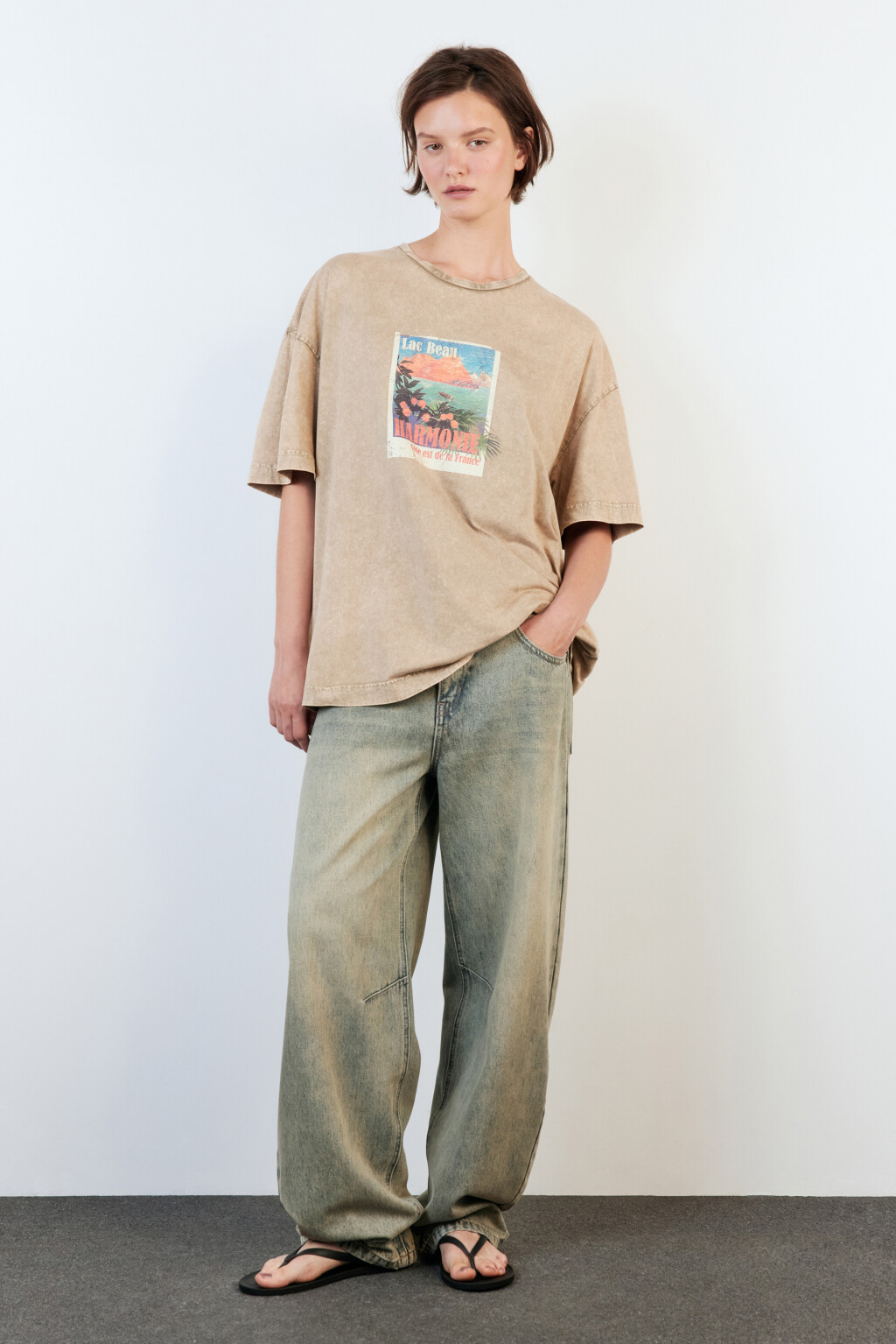 Футболка oversize с вареным эффектом и принтом - цвет бежевый - 5