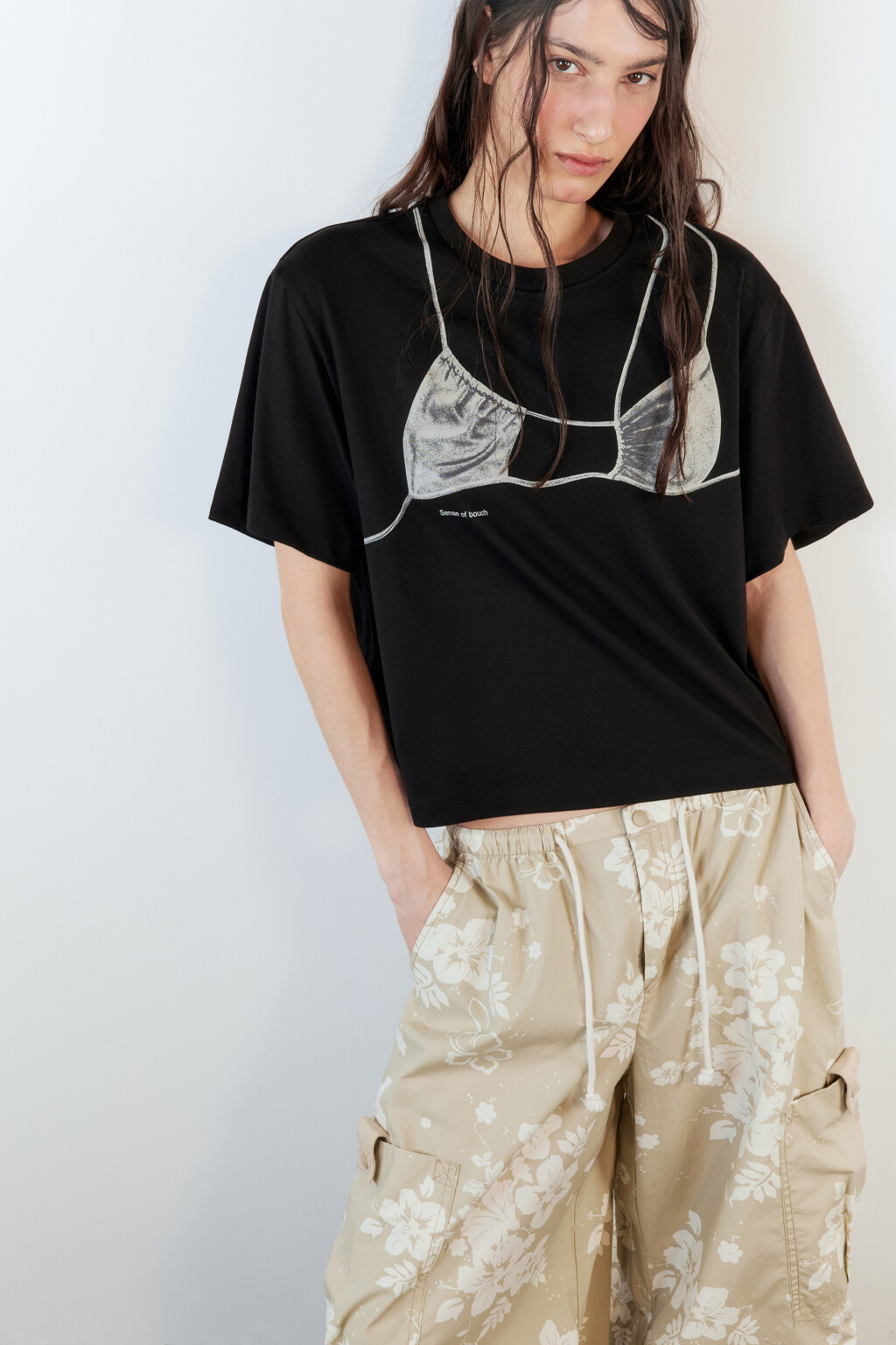 Футболка oversize с принтом-бикини - цвет черный - 1