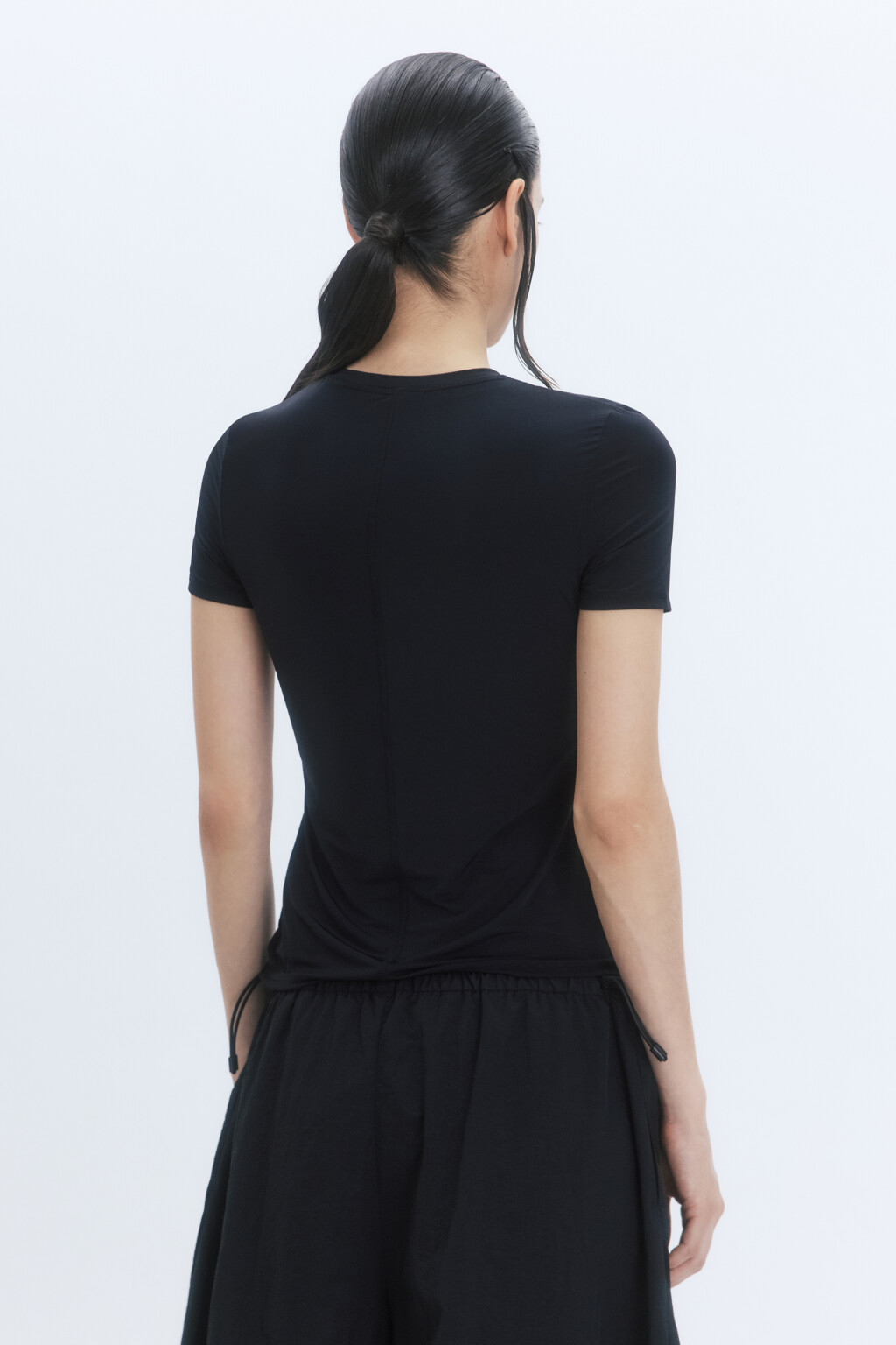 Футболка приталенная с декоративными швами - цвет черный - 4