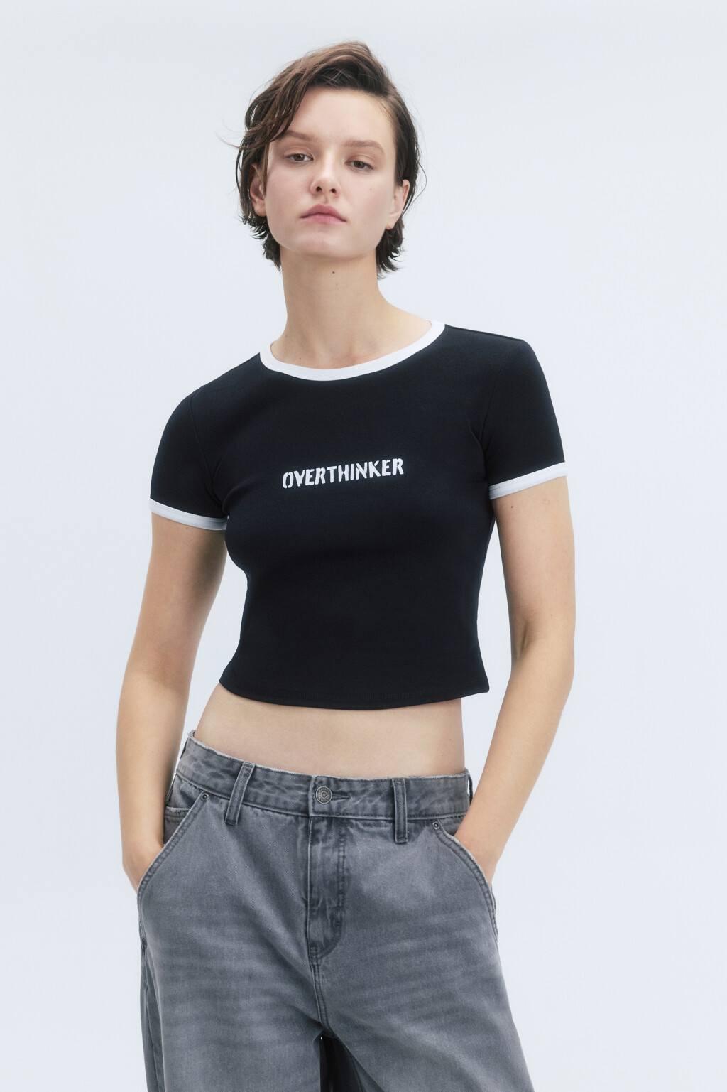 Футболка-топ с надписью и контрастной окантовкой - цвет черный - 2