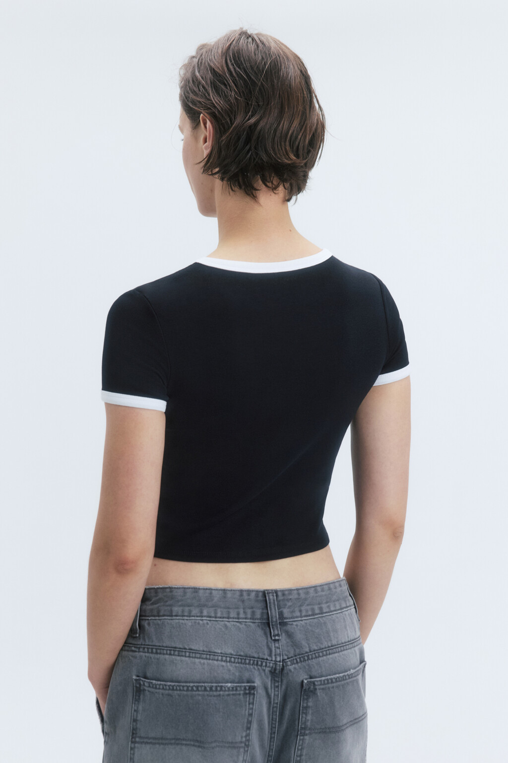 Футболка-топ с надписью и контрастной окантовкой - цвет черный - 4