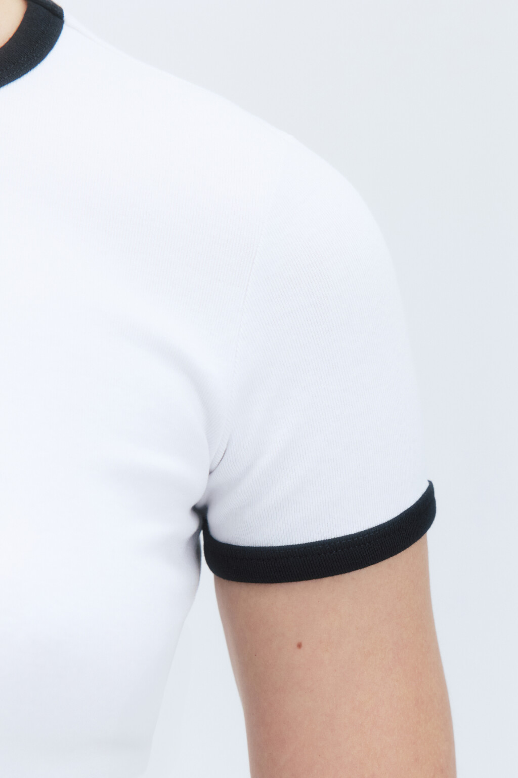 Футболка-топ с надписью и контрастной окантовкой - цвет белый - 7
