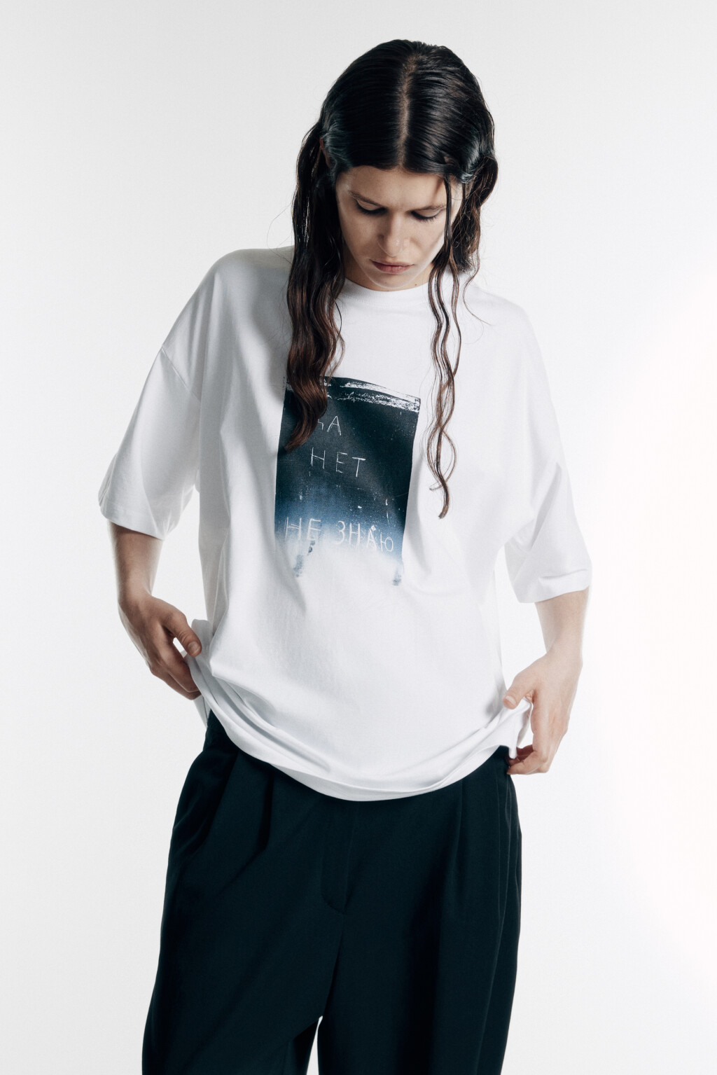 Футболка oversize с принтом-абстракцией - цвет белый - 1