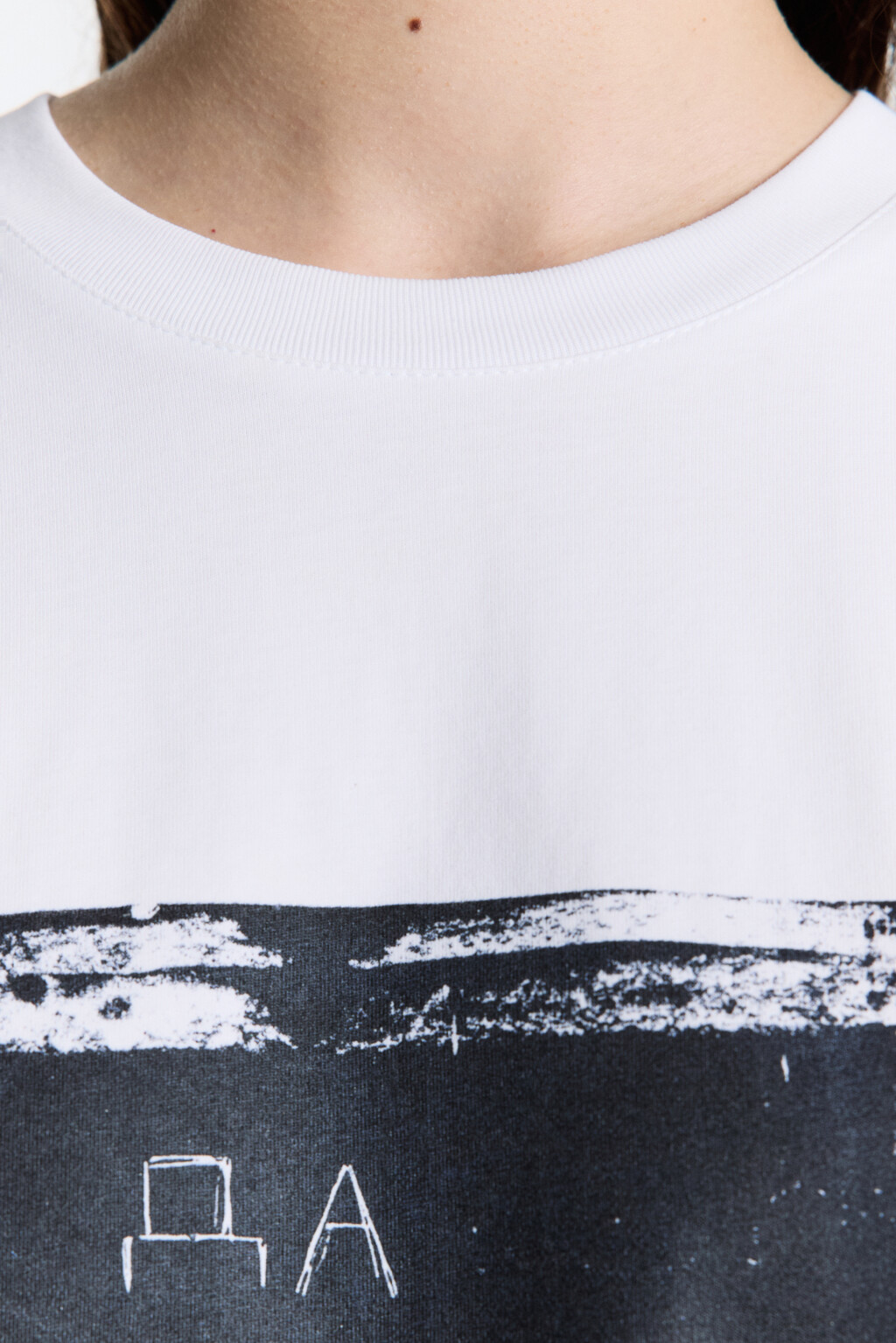 Футболка oversize с принтом-абстракцией - цвет белый - 8