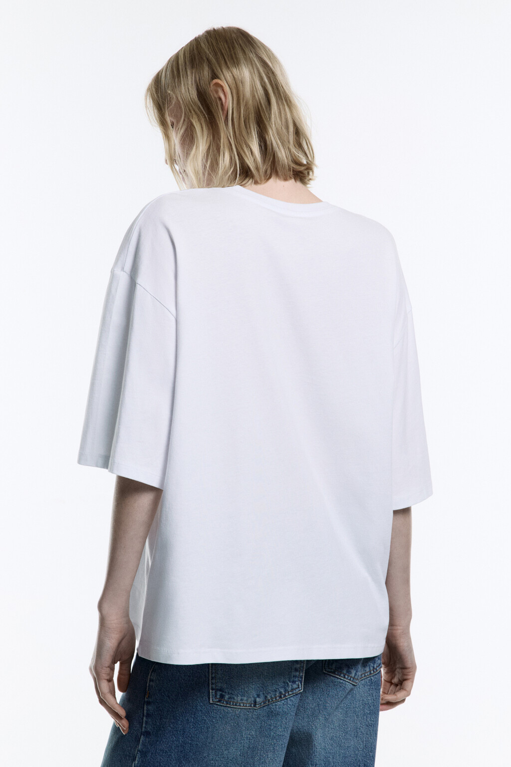 Футболка oversize с металлической цепочкой - цвет белый - 5