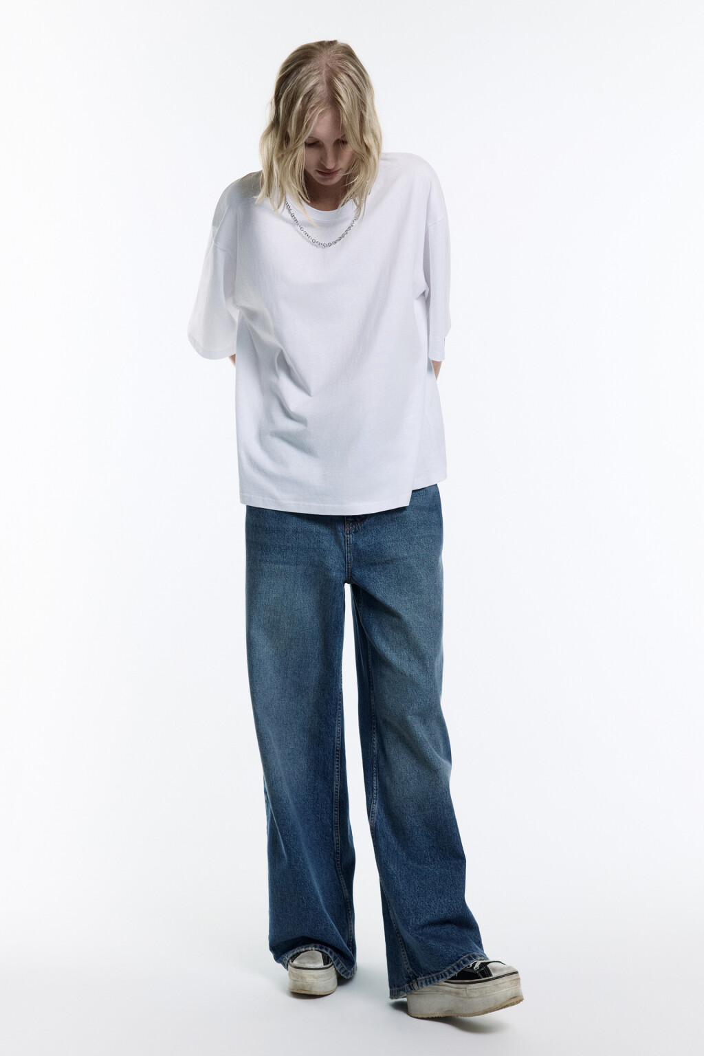 Футболка oversize с металлической цепочкой - цвет белый - 6