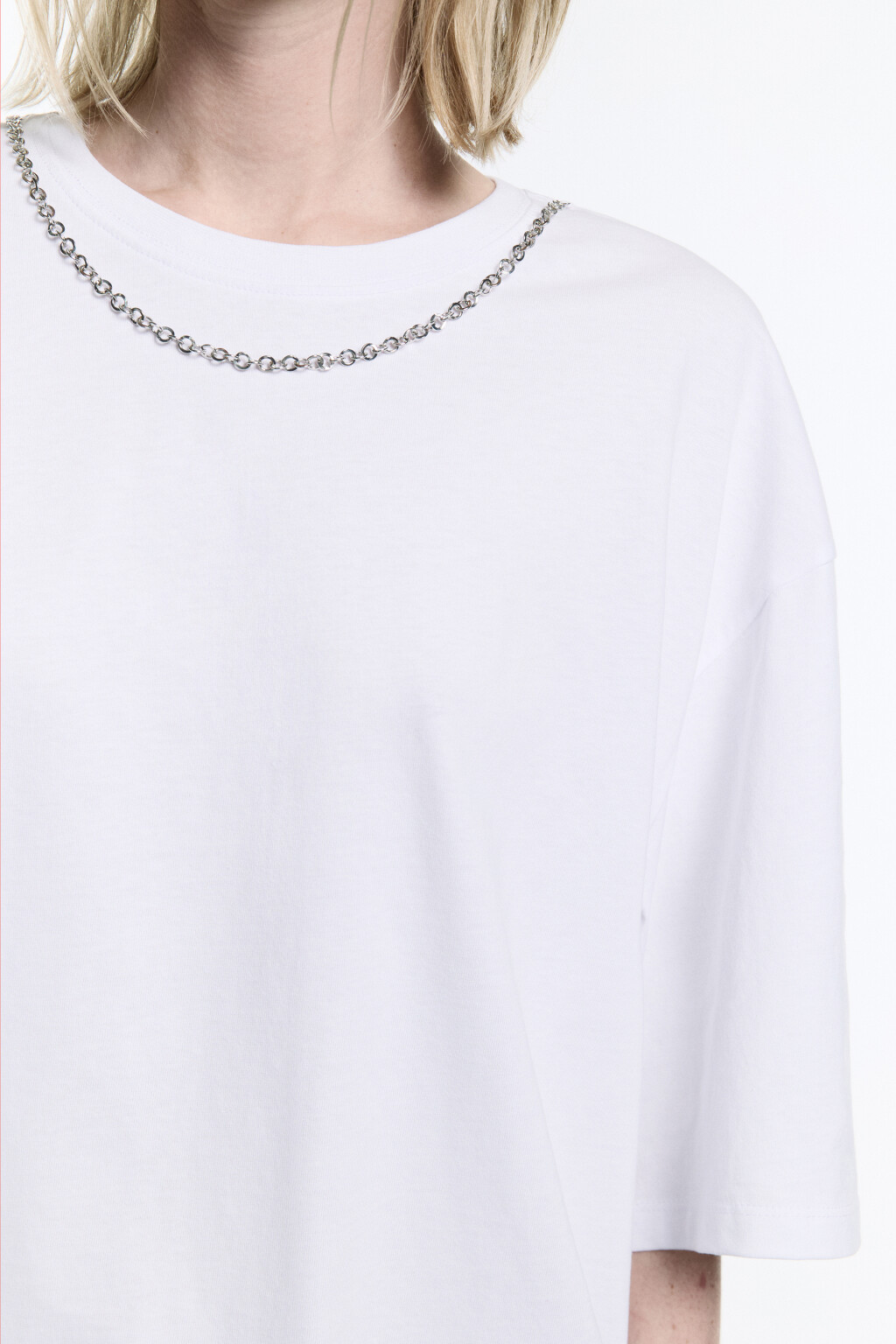 Футболка oversize с металлической цепочкой - цвет белый - 7