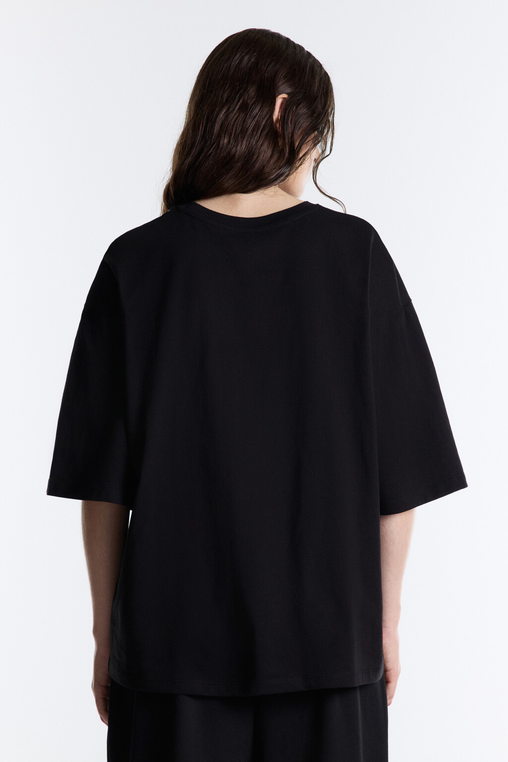 Футболка oversize с металлической цепочкой - цвет черный - 4
