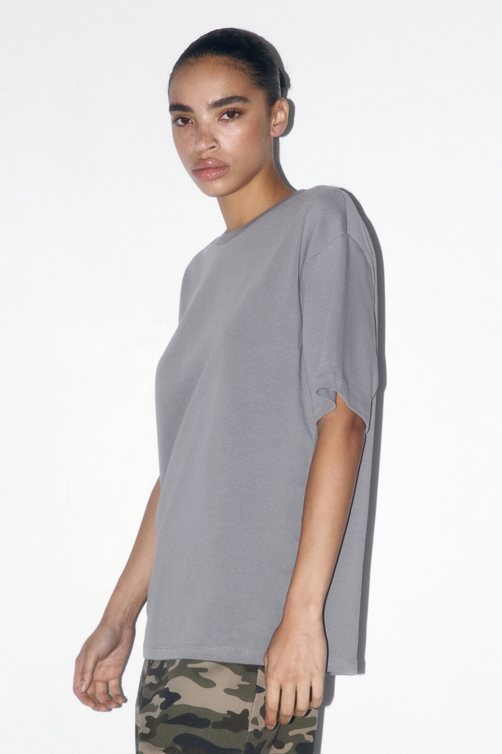 Футболка oversize из плотного трикотажа - цвет серый - 4