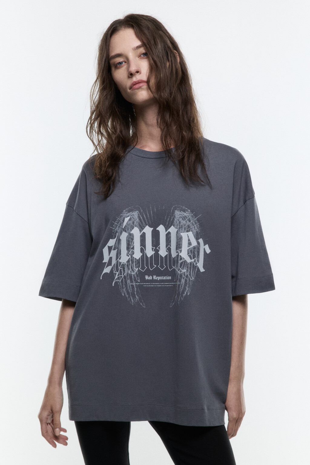 Футболка хлопковая с принтом в стиле гранж - цвет серый - 2