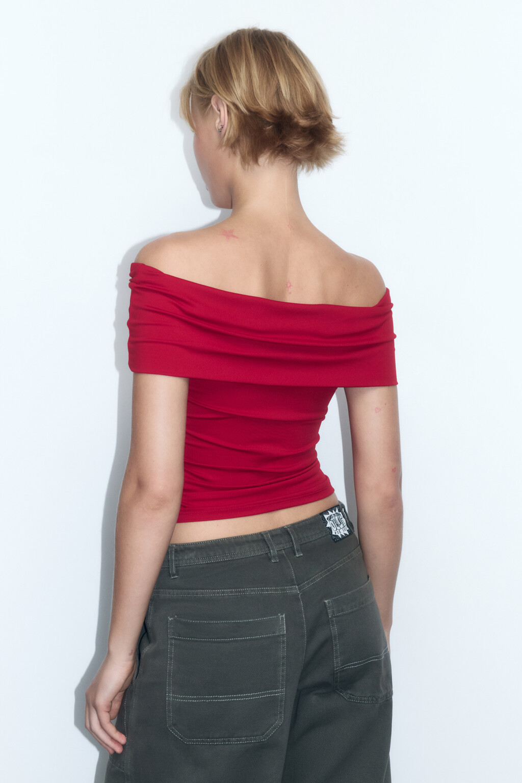 Блузка-топ облегающая с открытыми плечами - цвет бордовый - 4