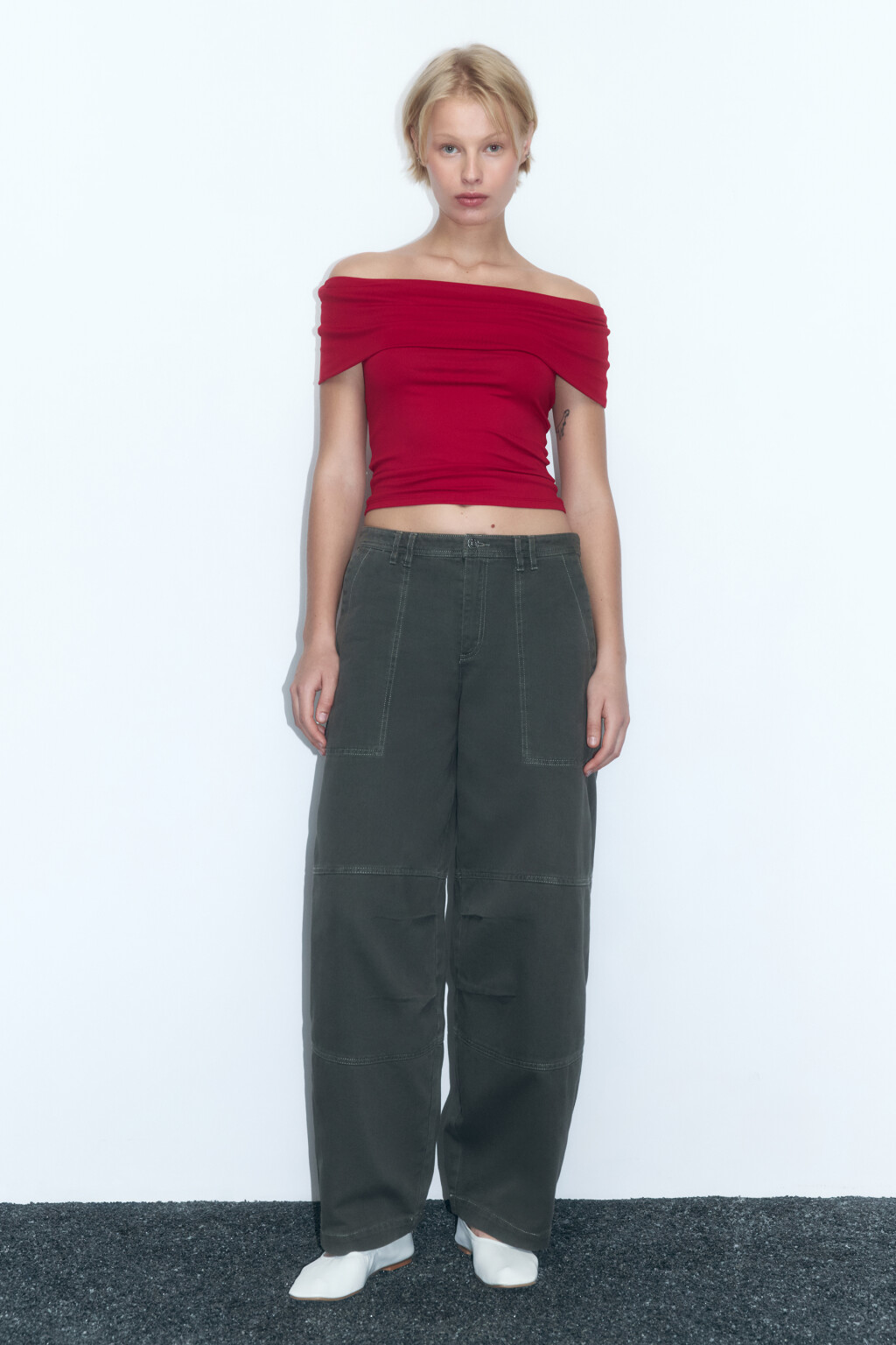 Блузка-топ облегающая с открытыми плечами - цвет бордовый - 5