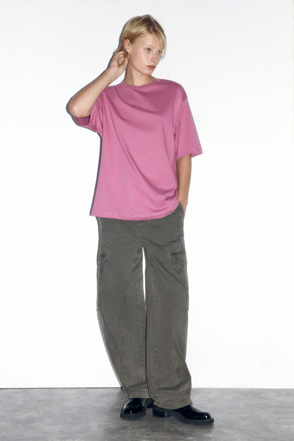 Футболка хлопковая с принтом-абстракцией - цвет розовый - 6