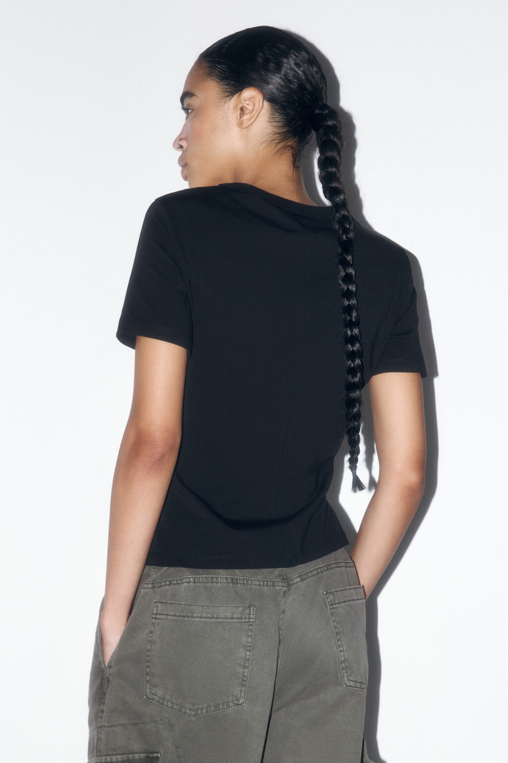 Футболка-топ с асимметричной драпировкой - цвет черный - 3