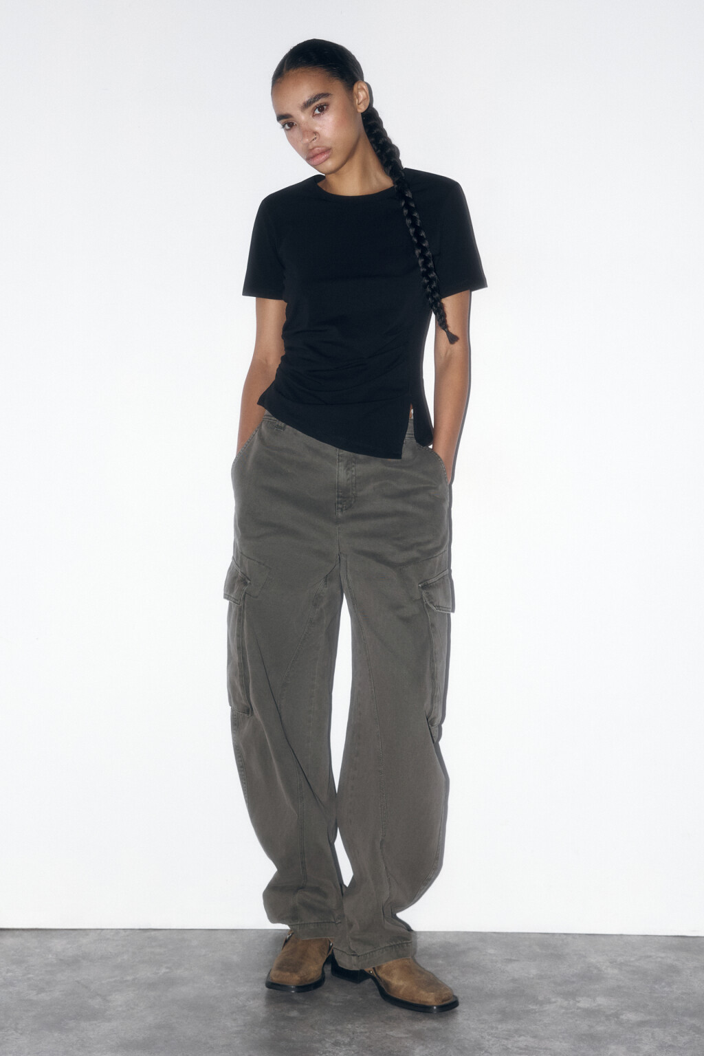 Футболка-топ с асимметричной драпировкой - цвет черный - 5