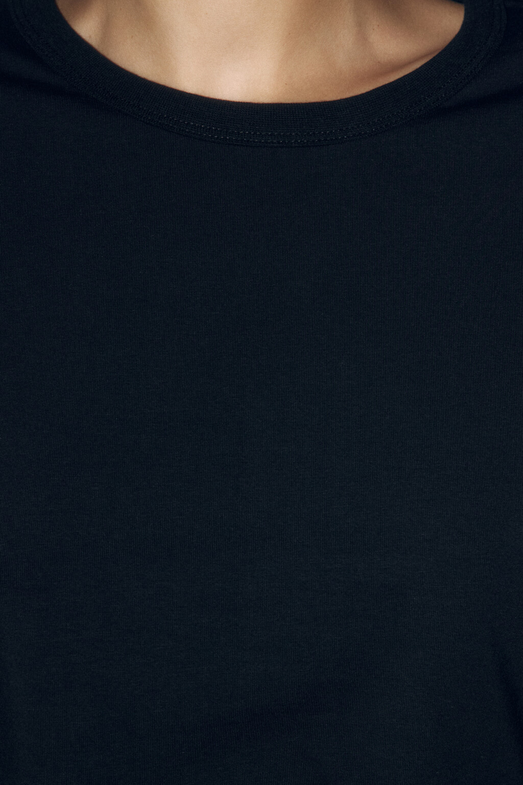 Футболка-топ с асимметричной драпировкой - цвет черный - 6