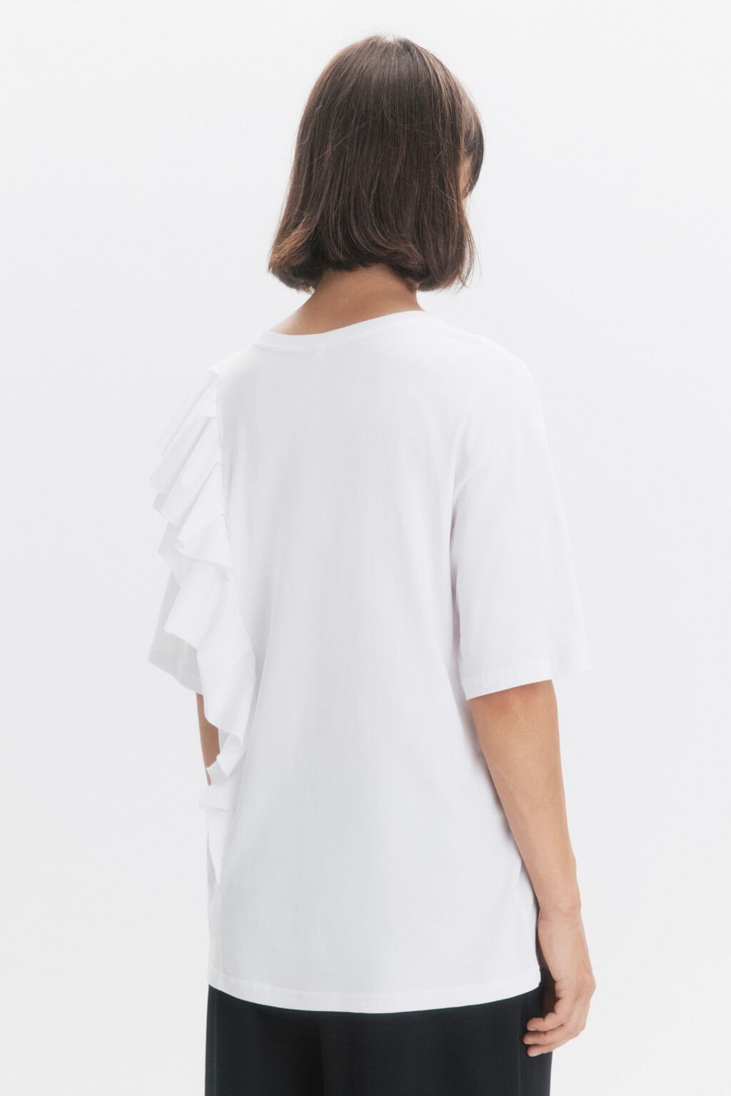 Футболка oversize с асимметричным воланом - цвет белый - 4