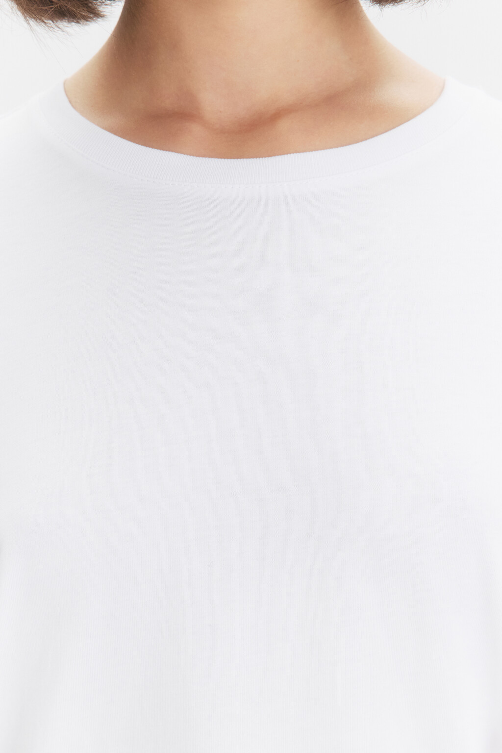 Футболка oversize с асимметричным воланом - цвет белый - 6