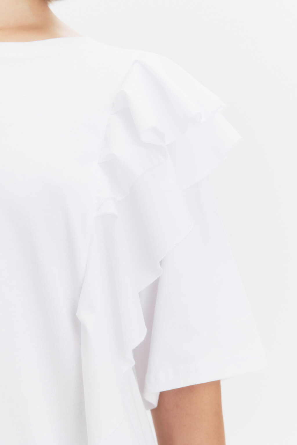 Футболка oversize с асимметричным воланом - цвет белый - 7