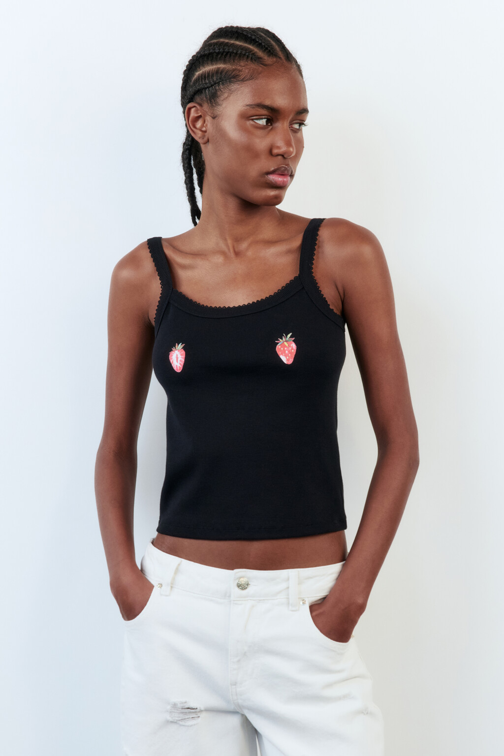 Топ-майка в рубчик с кружевом и принтом - цвет черный - 2