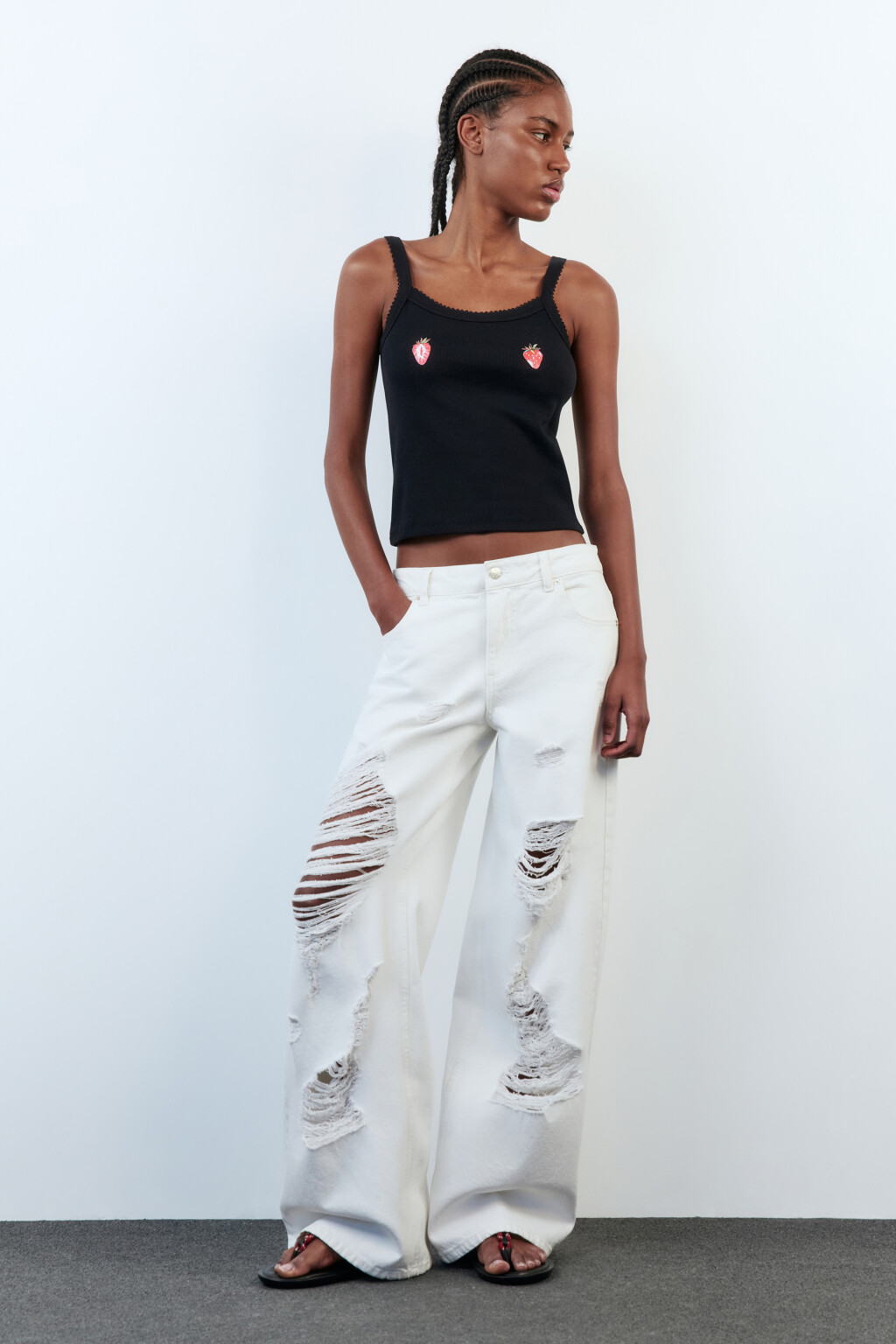 Топ-майка в рубчик с кружевом и принтом - цвет черный - 5