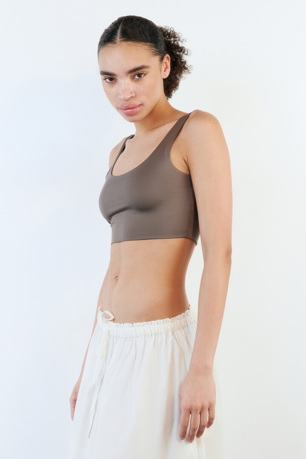 Майка-топ облегающая на широких бретелях - цвет бежевый - 4