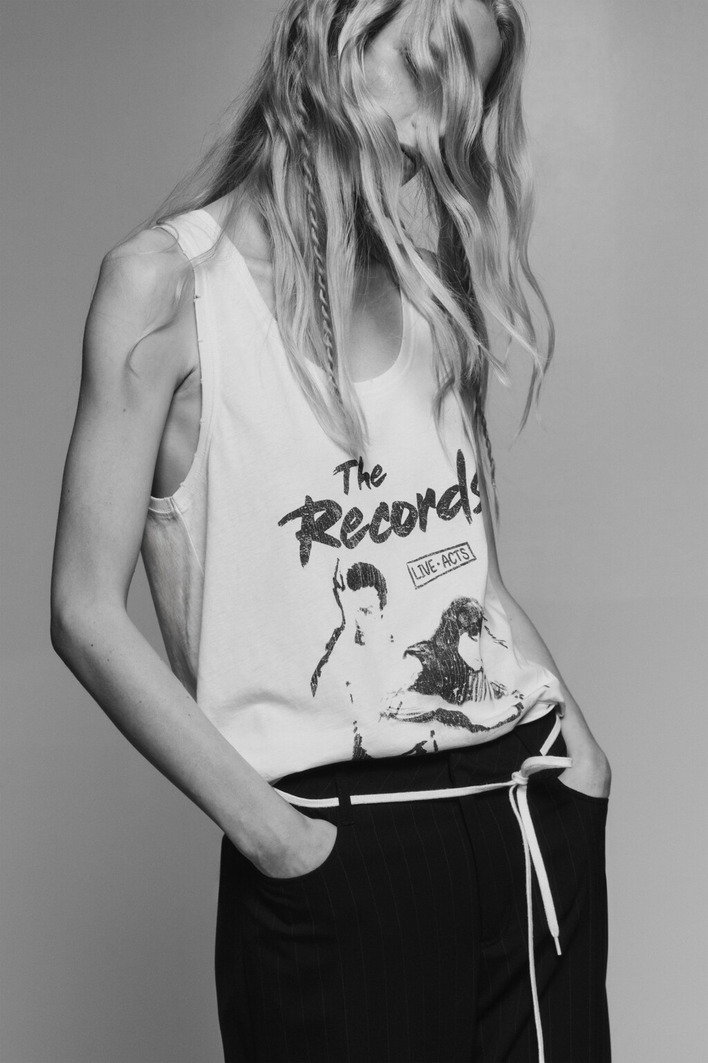 Майка хлопковая с принтом в стиле гранж - цвет белый - 2