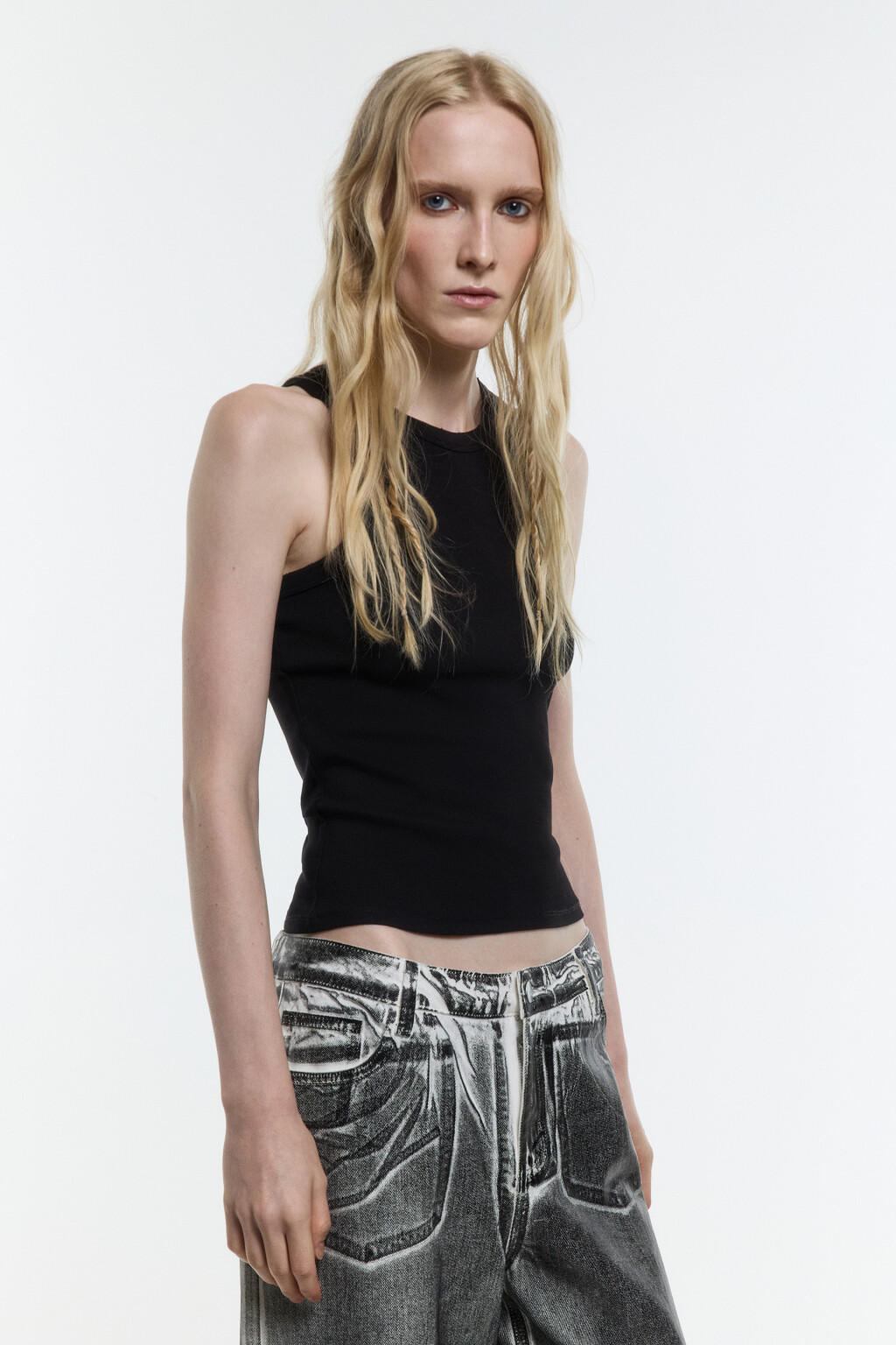 Майка в рубчик рваная с вареным эффектом - цвет черный - 3