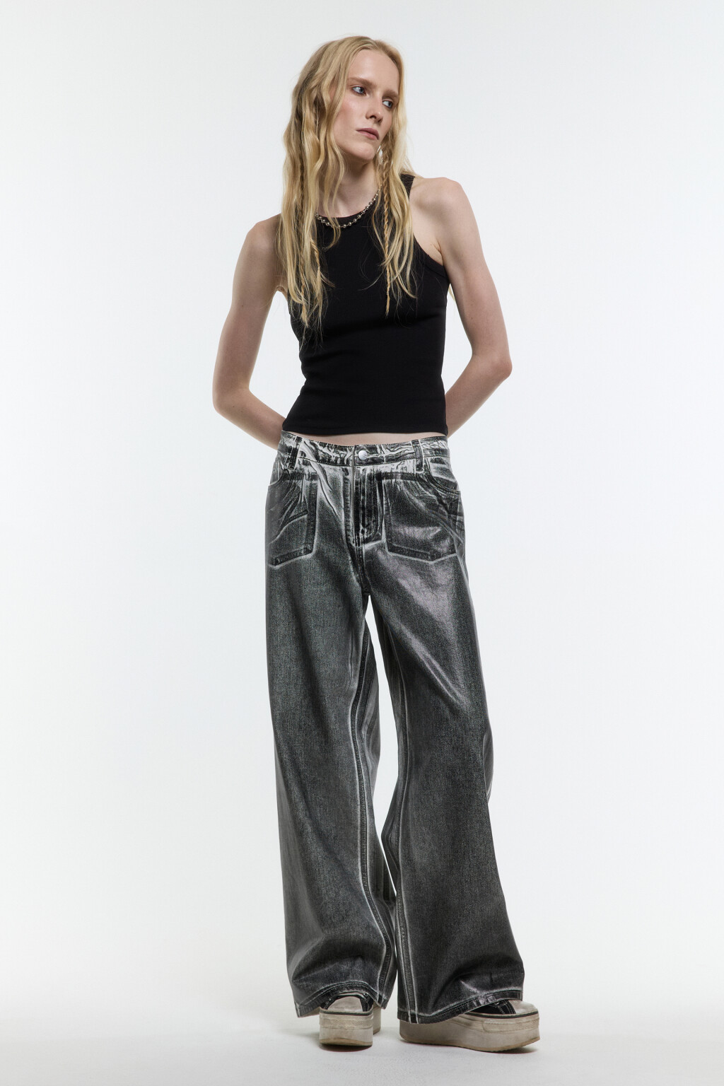 Майка в рубчик рваная с вареным эффектом - цвет черный - 5