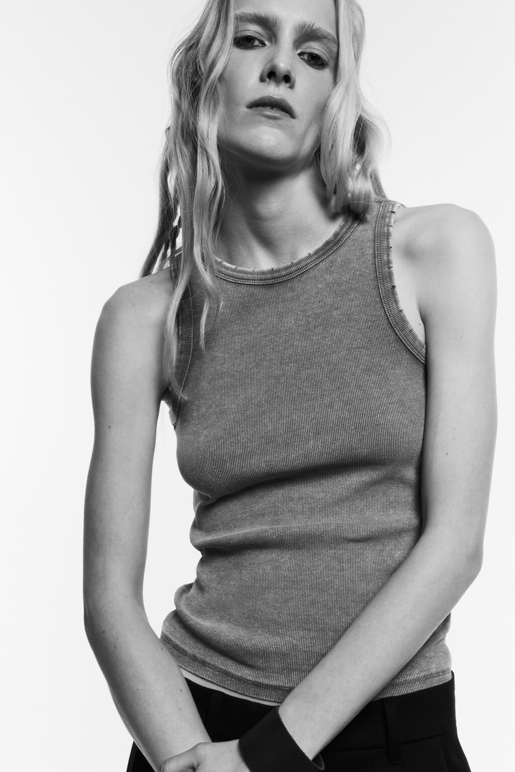 Майка в рубчик рваная с вареным эффектом - цвет бежевый - 1