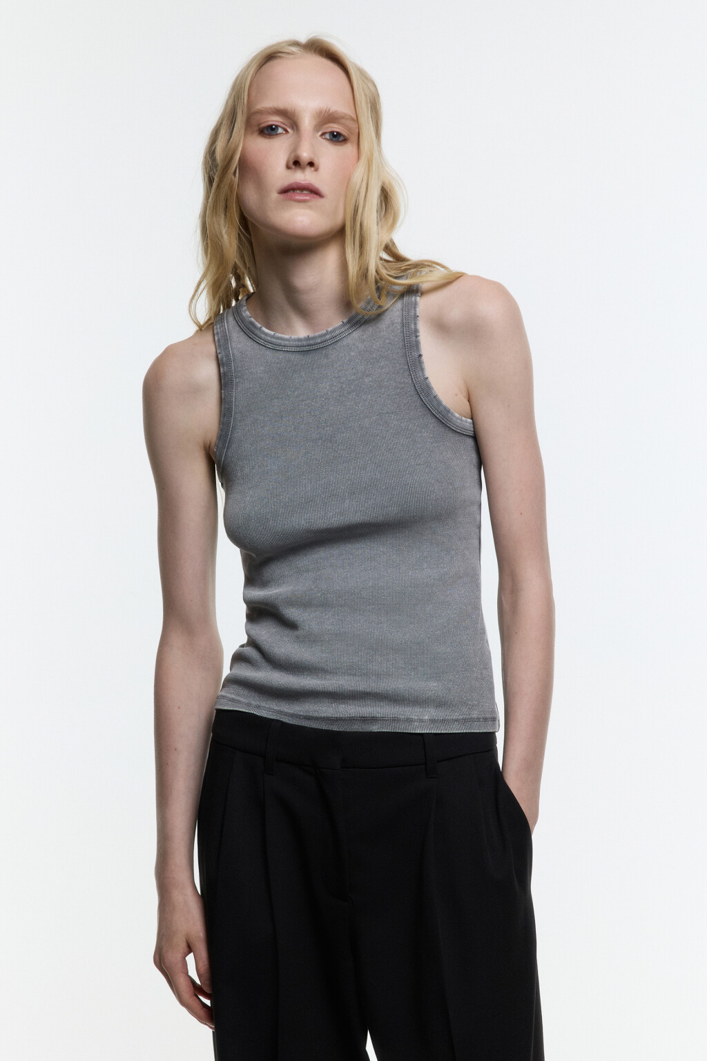 Майка в рубчик рваная с вареным эффектом - цвет бежевый - 3