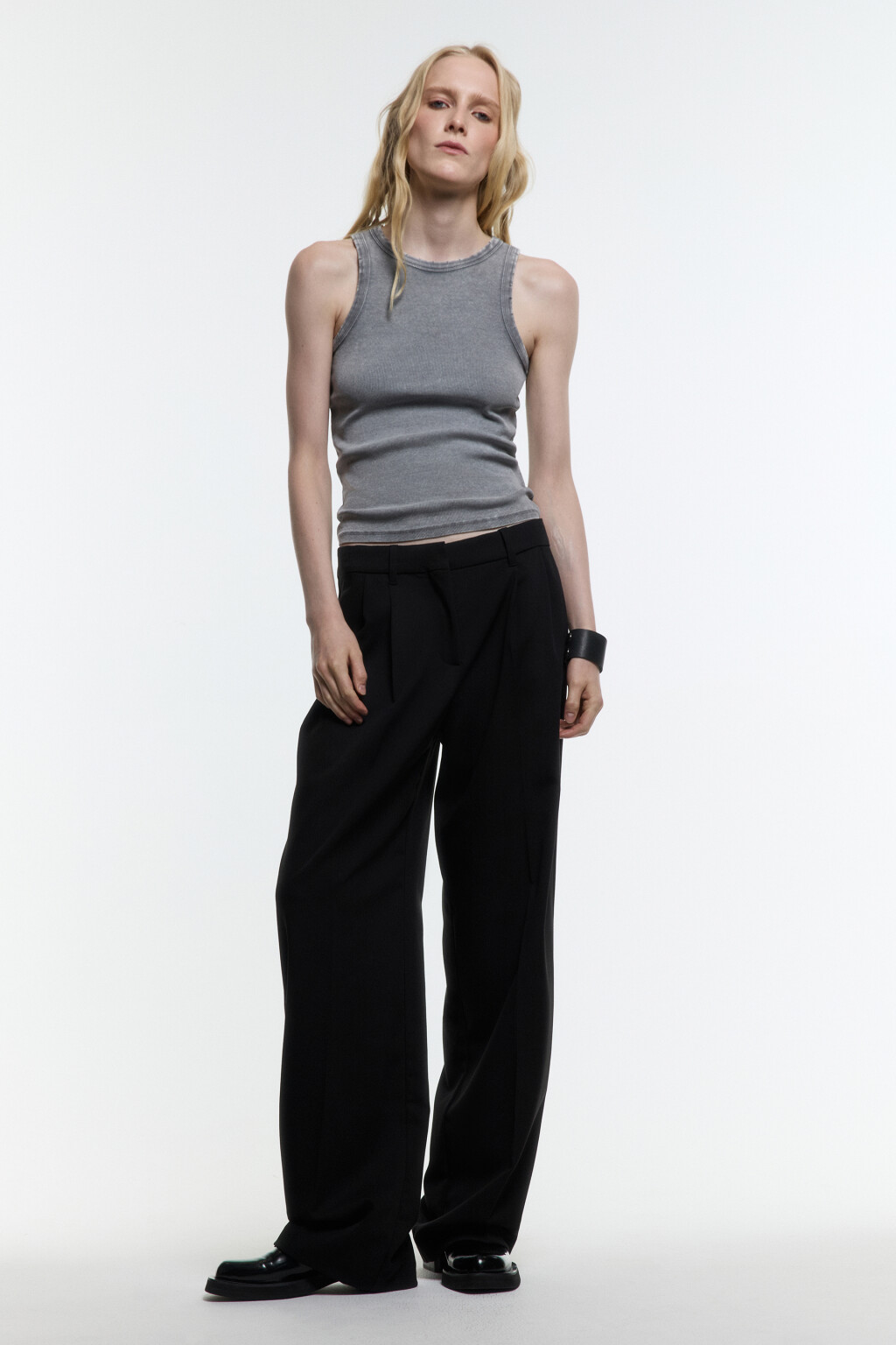 Майка в рубчик рваная с вареным эффектом - цвет бежевый - 6