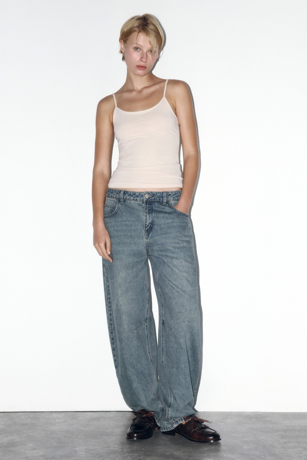 Майка облегающая на тонких бретелях - цвет бежевый - 5