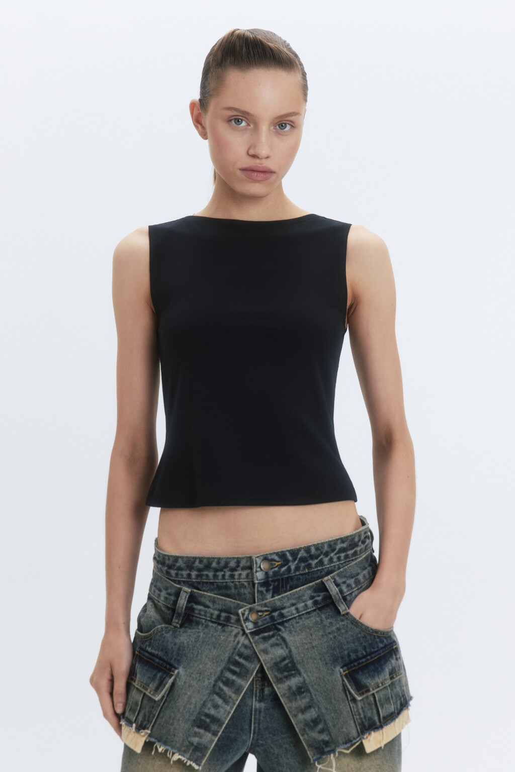 Майка вискозная с вырезом-лодочкой - цвет черный - 3