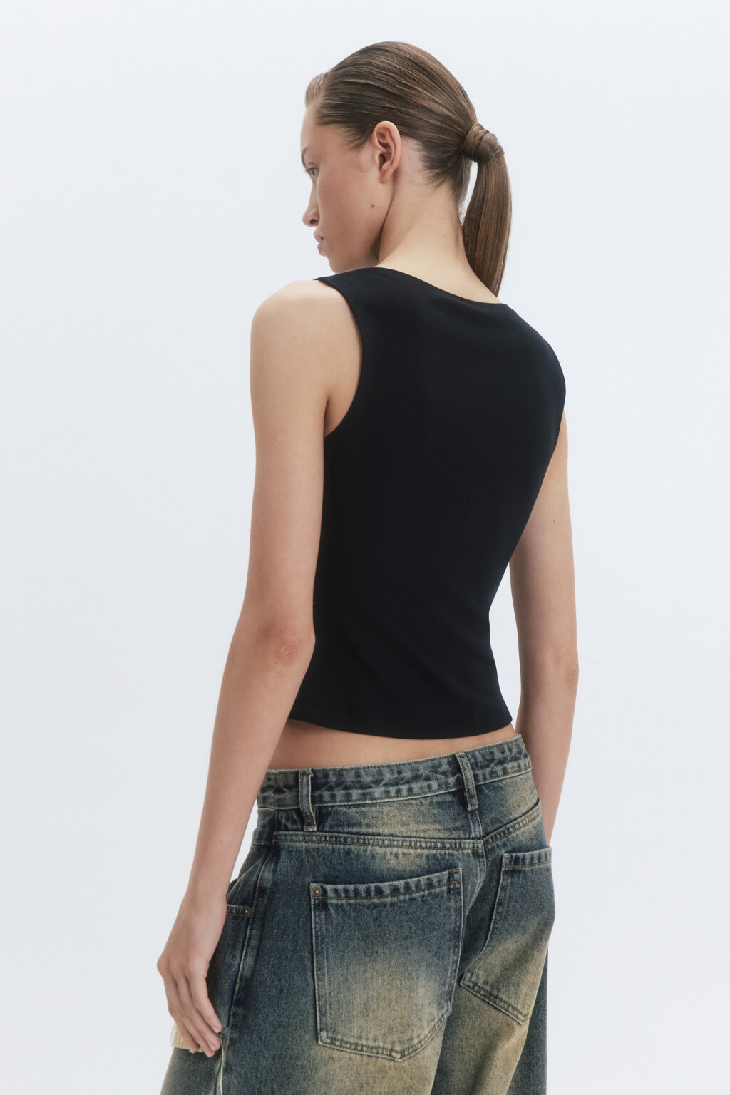 Майка вискозная с вырезом-лодочкой - цвет черный - 5