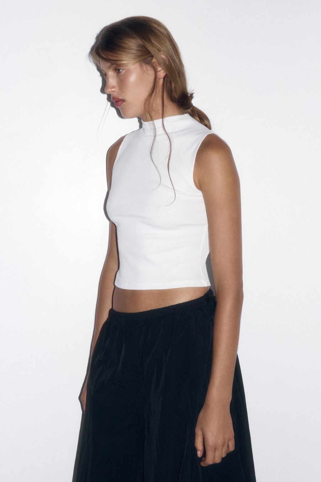 Блузка-топ облегающая в рубчик без рукавов - цвет молочный - 3