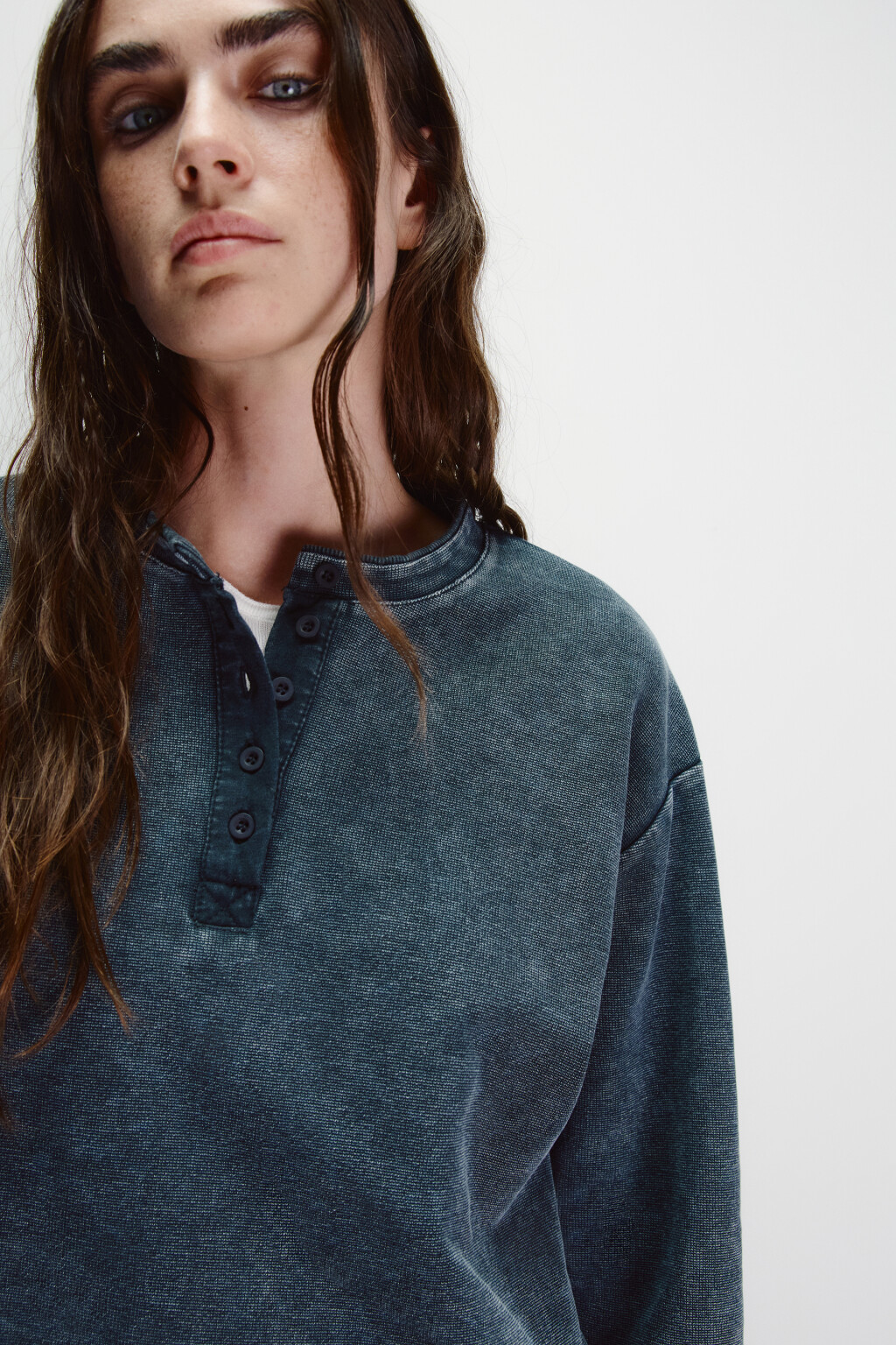 Лонгслив свободный с вареным эффектом - цвет черный - 5