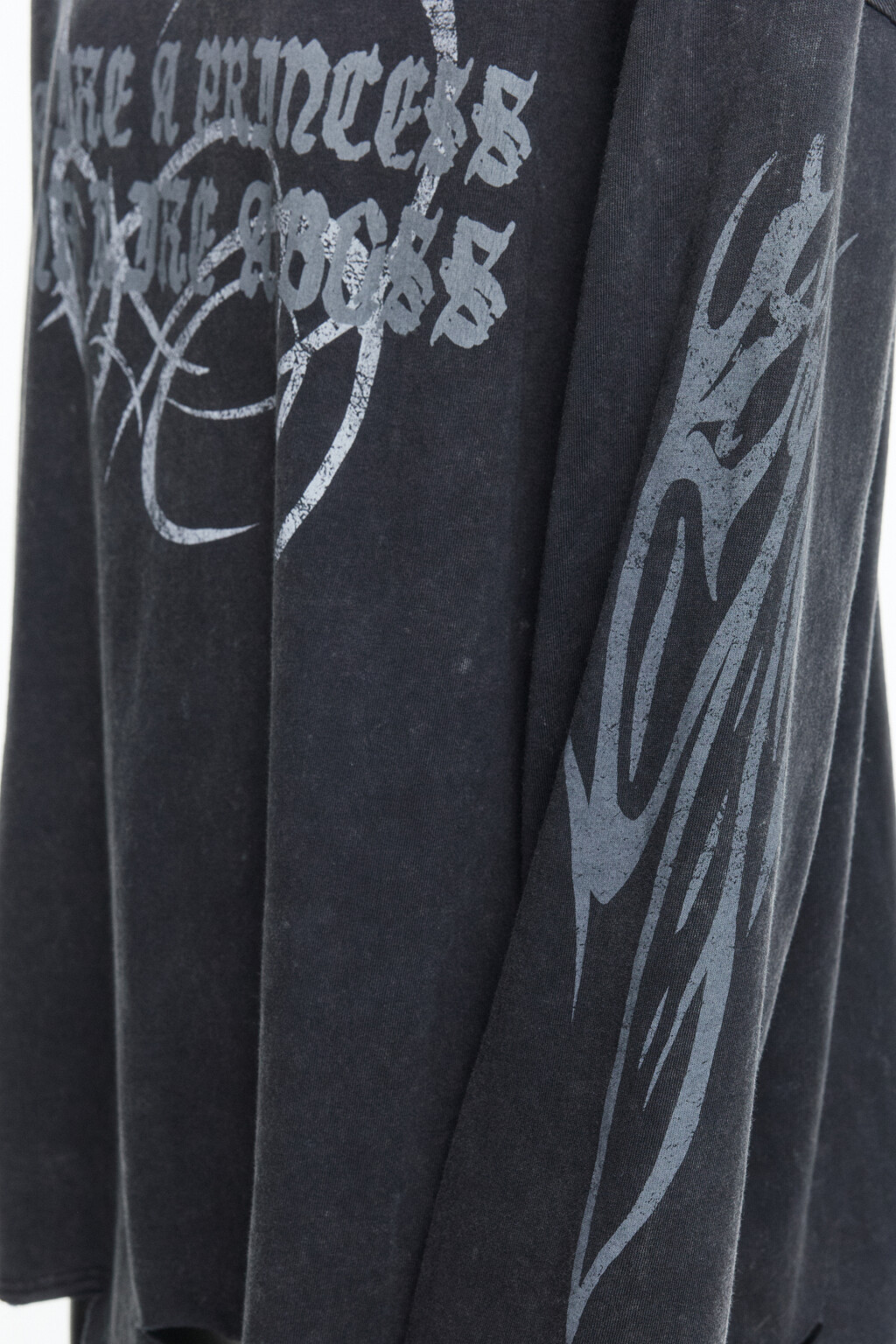 Лонгслив oversize рваный с принтом - цвет черный - 7