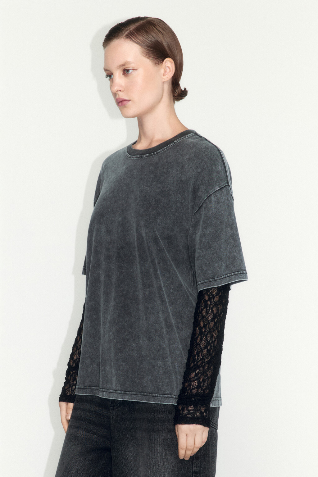 Лонгслив oversize с кружевными рукавами - цвет черный - 4