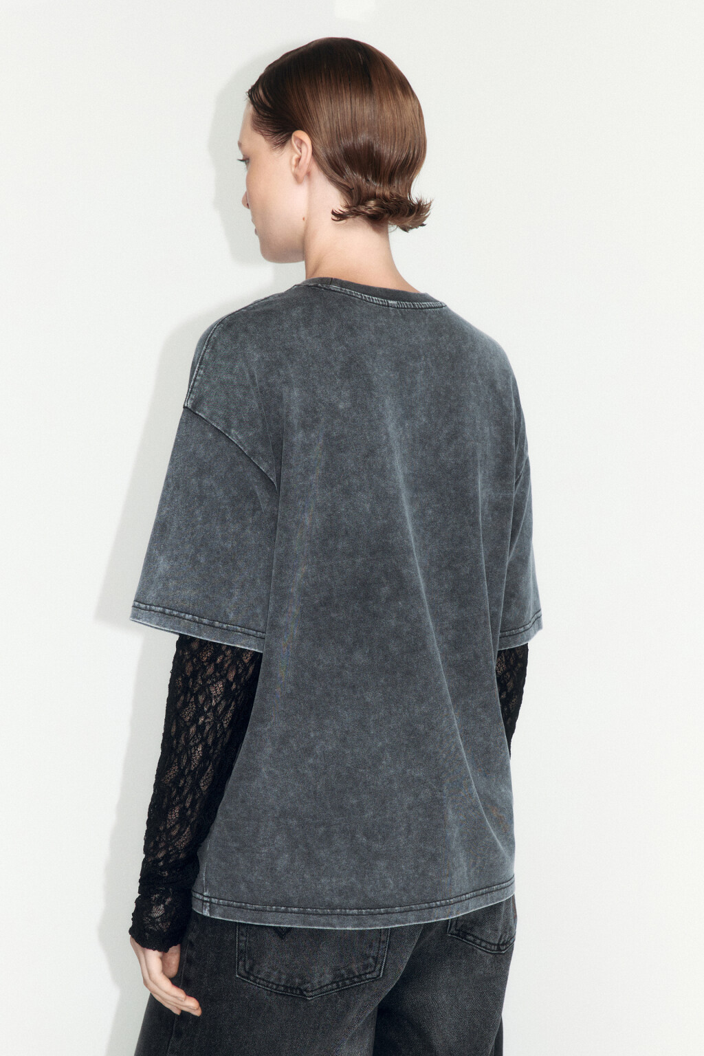 Лонгслив oversize с кружевными рукавами - цвет черный - 3